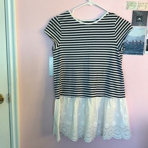Striped t-shirt with lace on bottom
